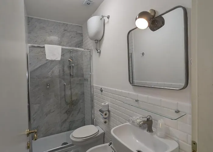 Konukevi Residenza Ki Fontana Di Trevi Roma
